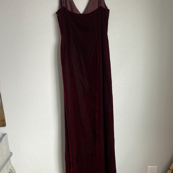 Linda Allard for Ellen Tracy Red Velvet Gown - Picture 10 of 10